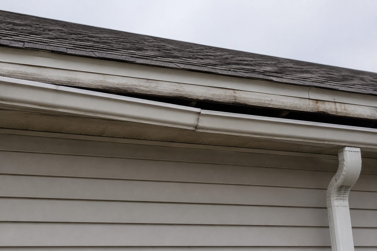 Gutter pulling away from the fascia board leaving a visible gap behind it